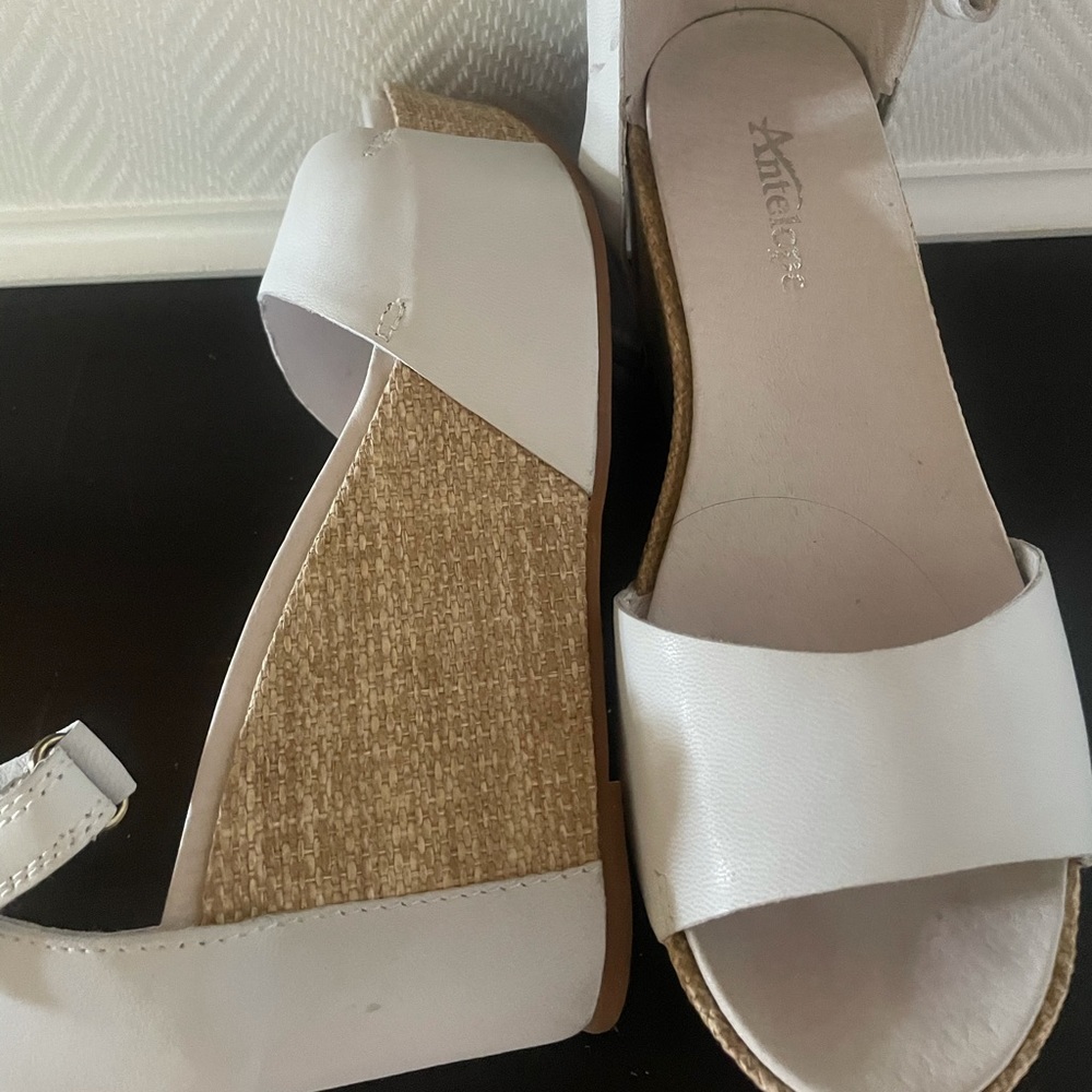 NWOT Antelope white 3” platform wedge 38 8 8.5